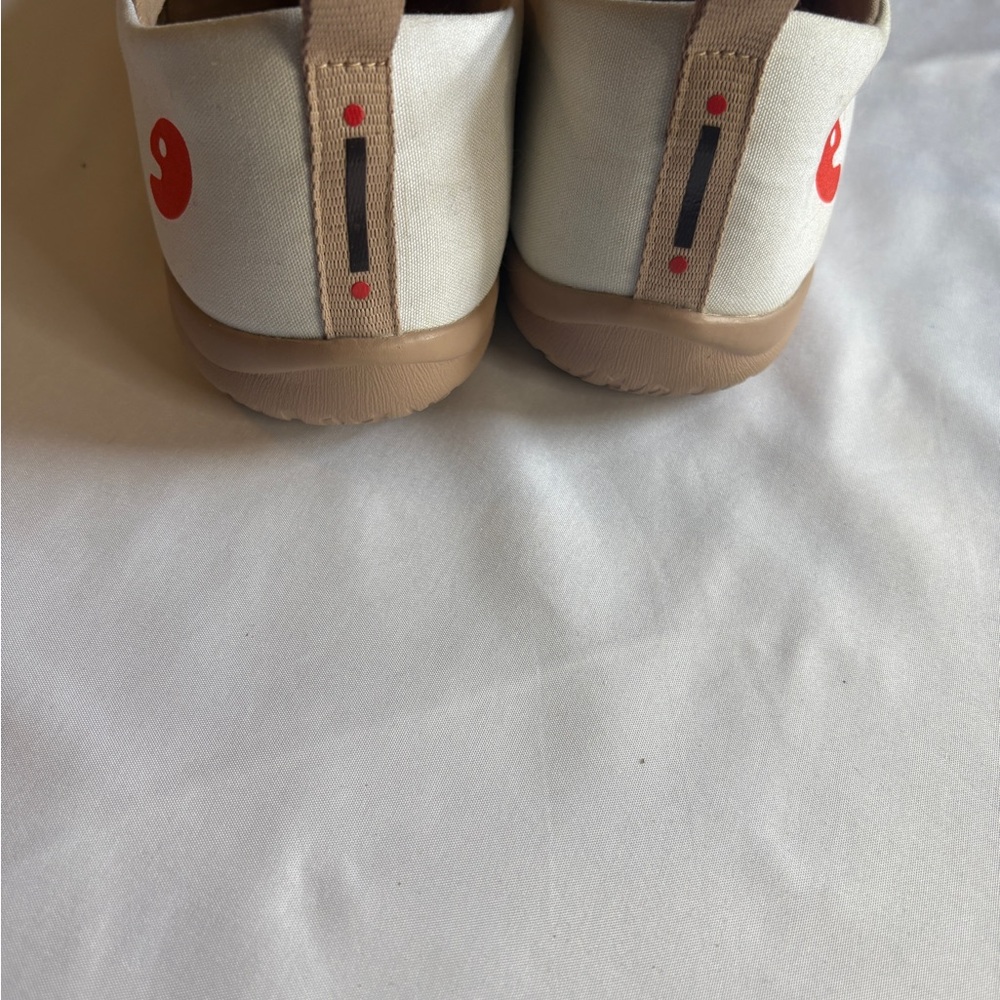 White Slip-On uin Cat and Floral Design Travel Shoes Size‎ 10.5 - Picture 4 of 6